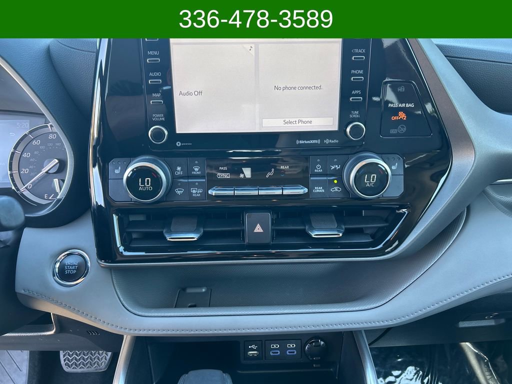 Used 2022 Toyota Highlander XLE FWD image 18