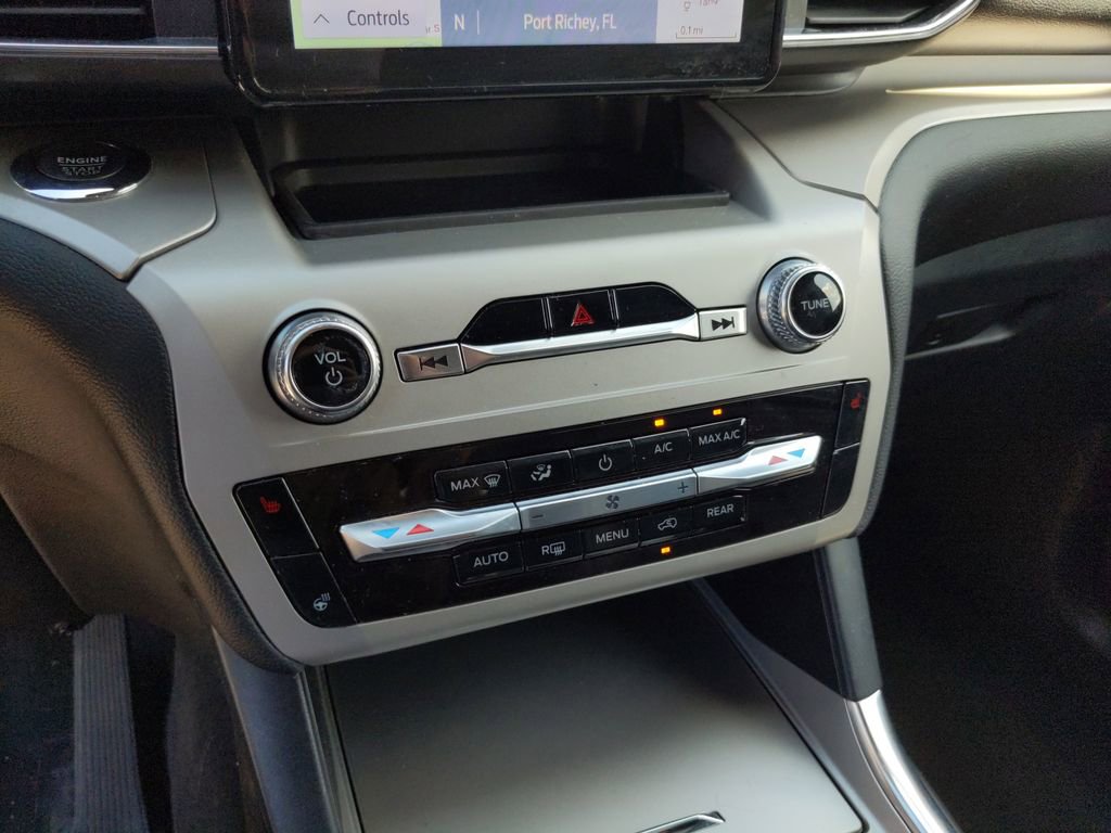 Certified 2022 Ford Explorer XLT w/ Equipment Group 202A image 24