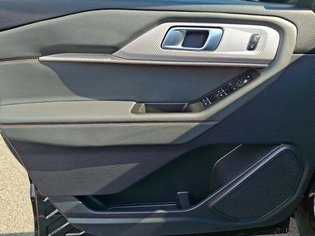Certified 2025 Ford Explorer Active AWD/4WD image 13
