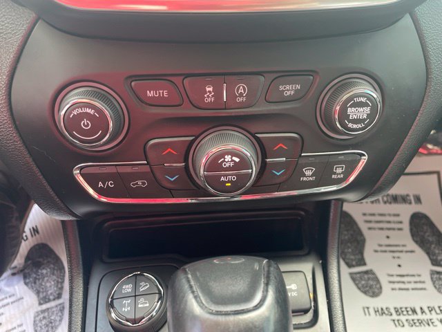 Used 2022 Jeep Cherokee Trailhawk w/ Trailer Tow Group AWD/4WD image 15