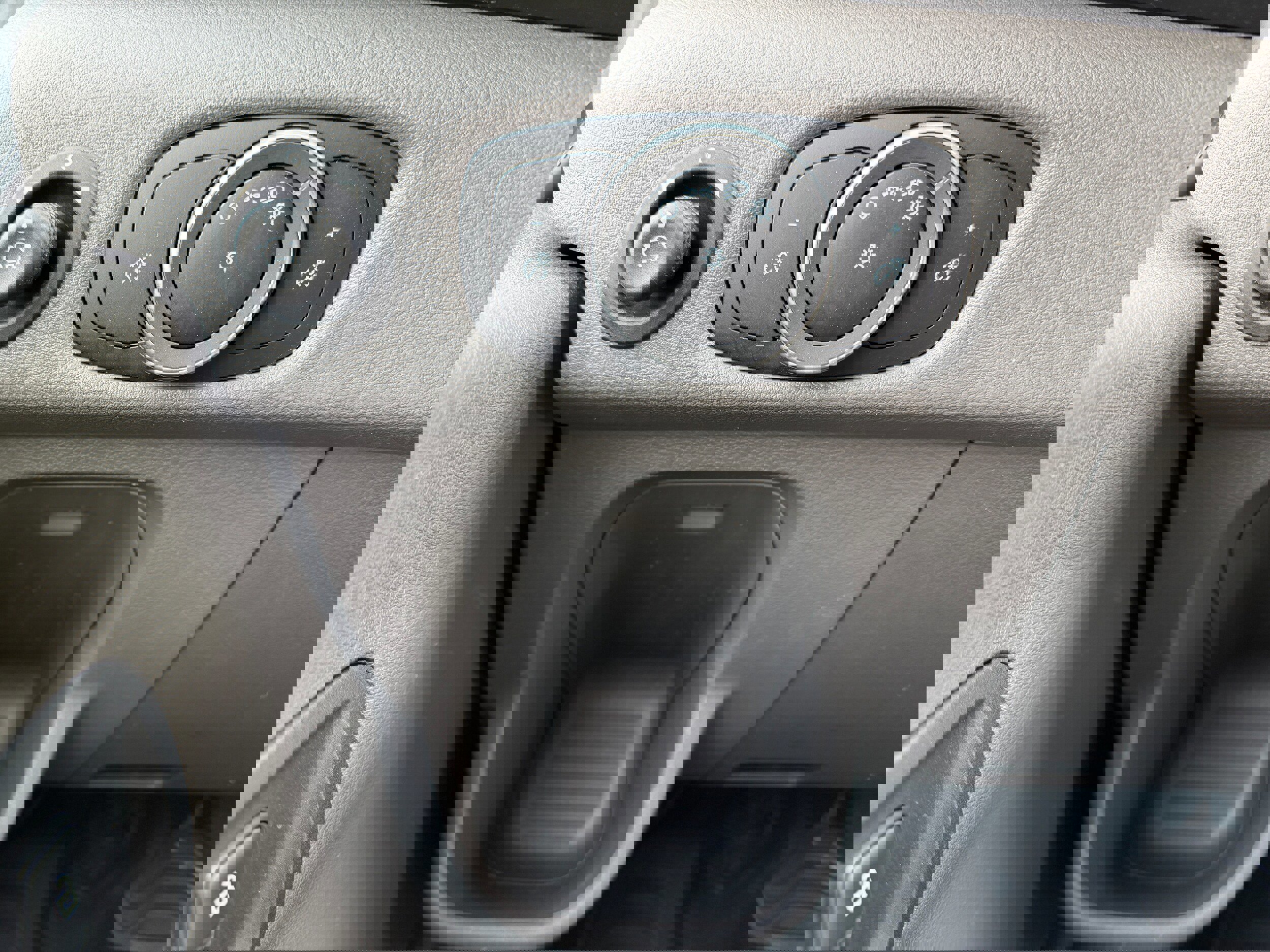 Certified 2020 Ford Transit 250 Medium Roof w/ Load Area Protection Package image 18