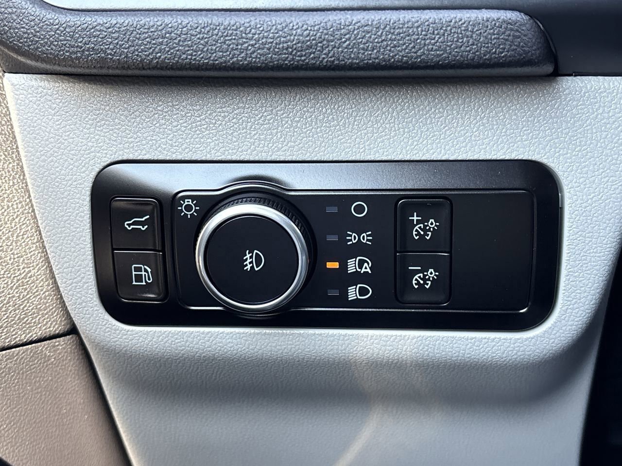 Certified 2025 Ford Escape Platinum image 33