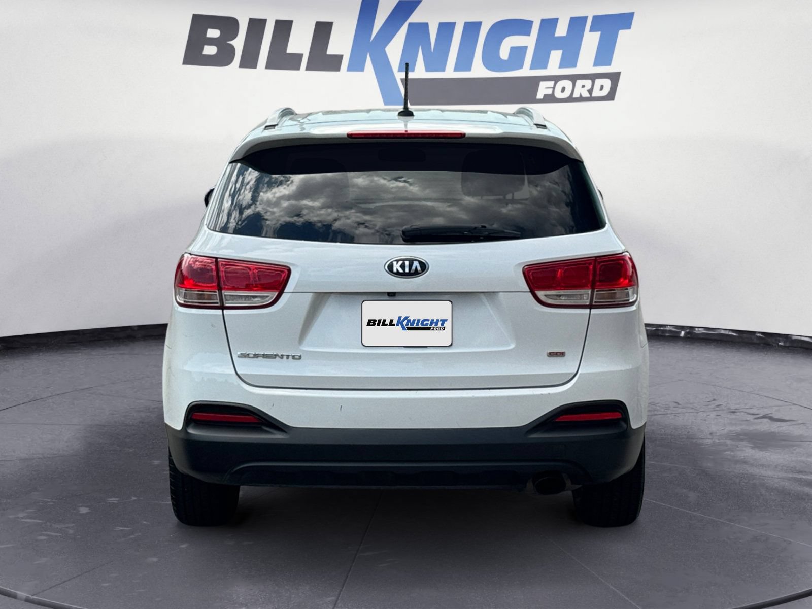 Used 2017 Kia Sorento FWD image 4