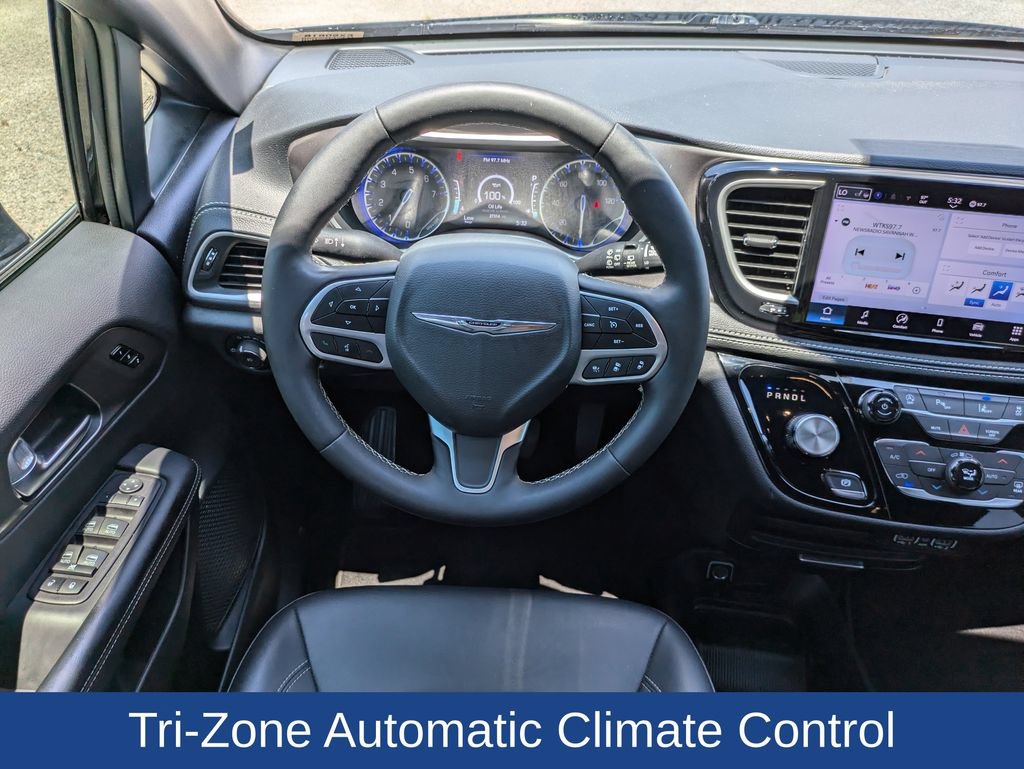 Used 2025 Chrysler Pacifica Select FWD image 19