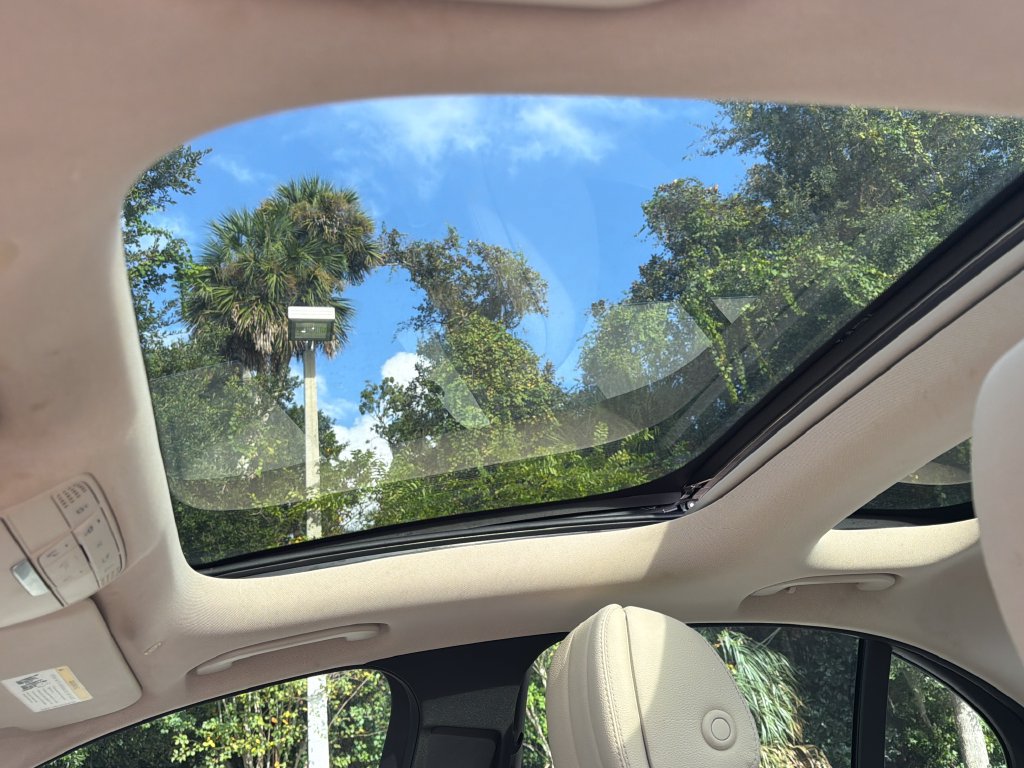 Used 2017 Mercedes-Benz E 300 image 8