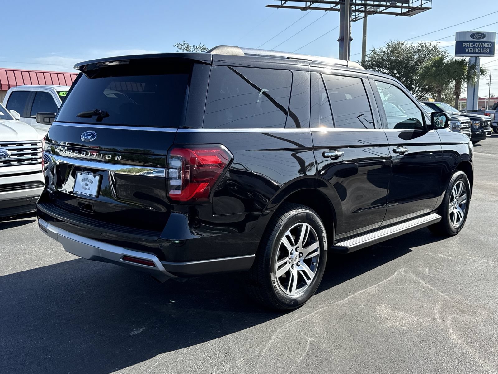 Certified 2024 Ford Expedition Limited RWD image 3