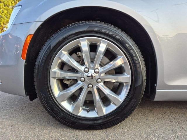 Used 2017 Chrysler 300 Limited AWD/4WD image 22