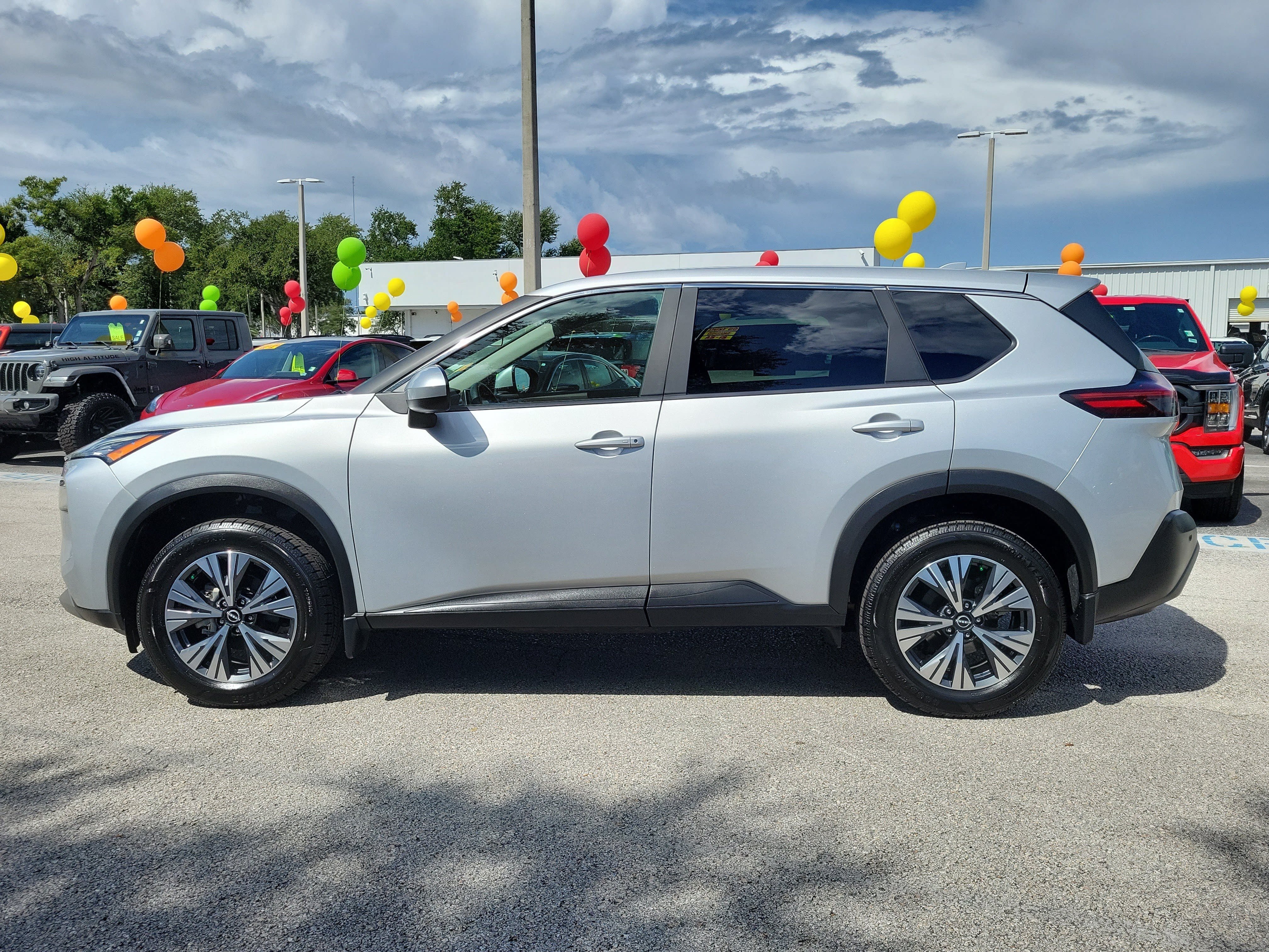 Used 2023 Nissan Rogue SV FWD image 6