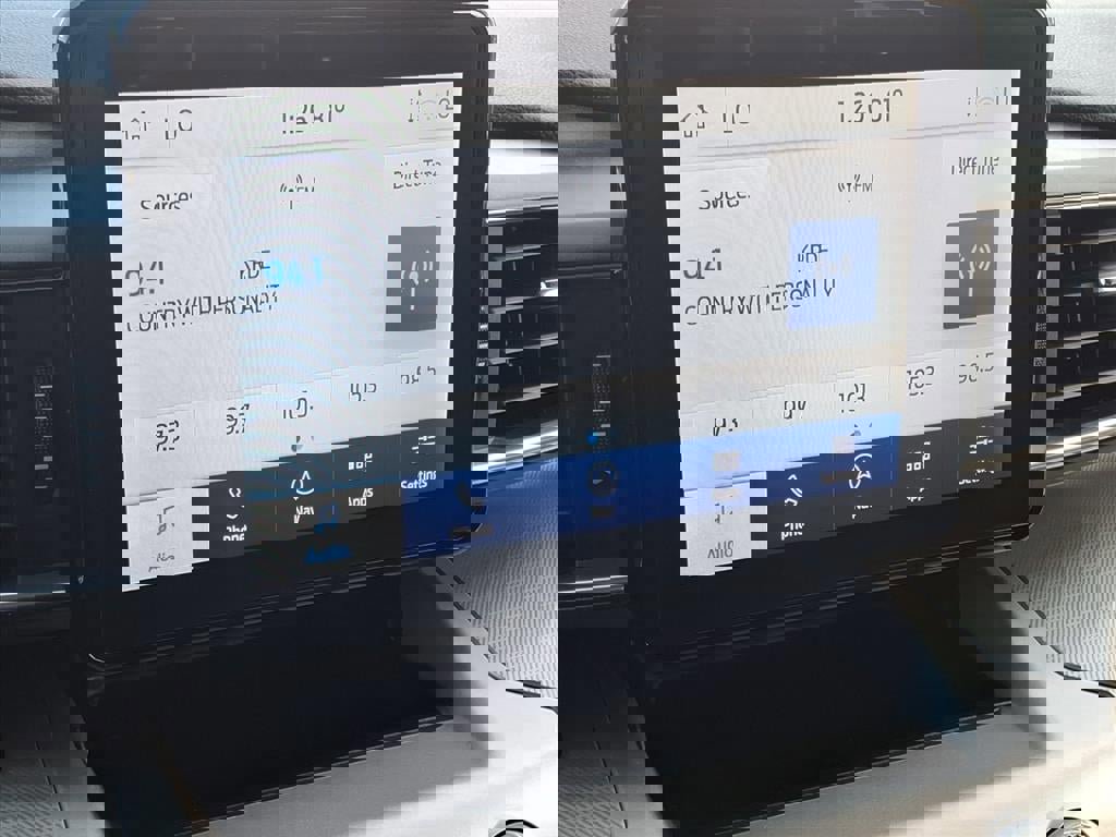 Certified 2022 Ford Explorer XLT w/ Equipment Group 202A image 27