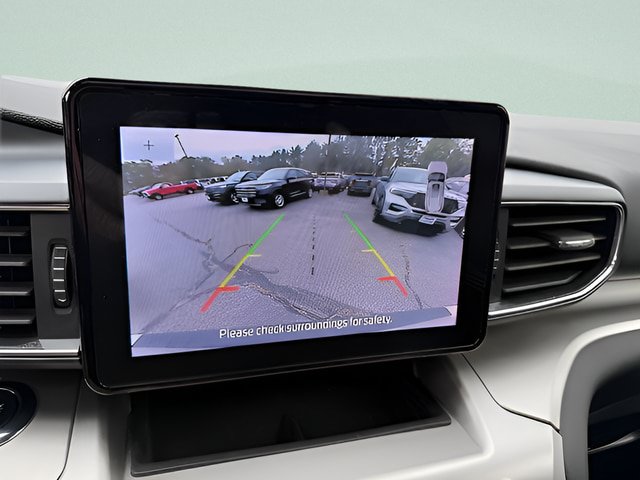 Certified 2022 Ford Explorer XLT w/ Equipment Group 202A AWD/4WD image 11