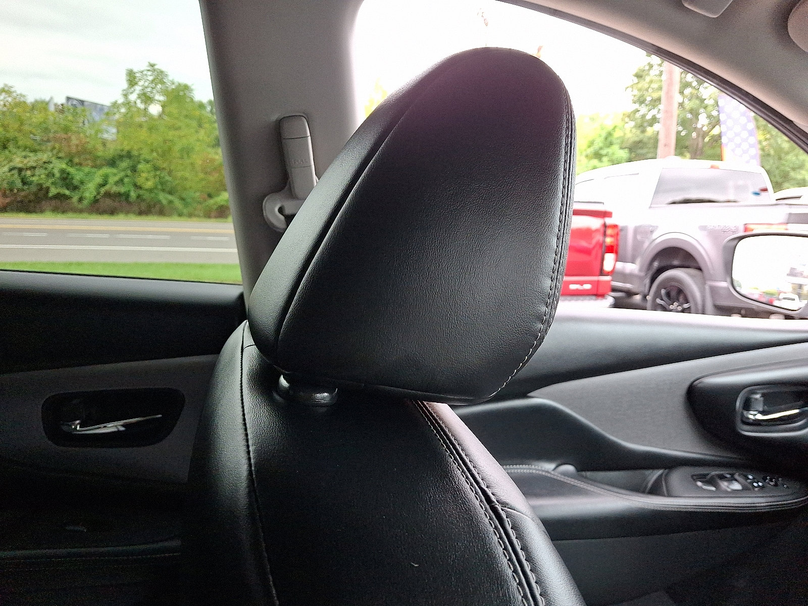 Used 2023 Nissan Murano SV image 13