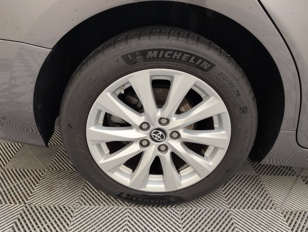 Used 2018 Toyota Camry LE FWD image 17