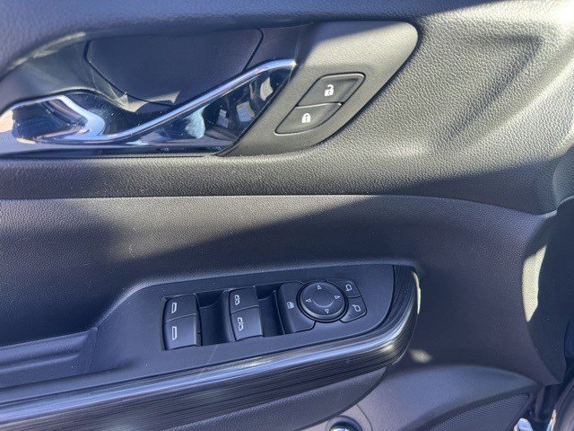 Used 2023 GMC Acadia SLT image 11