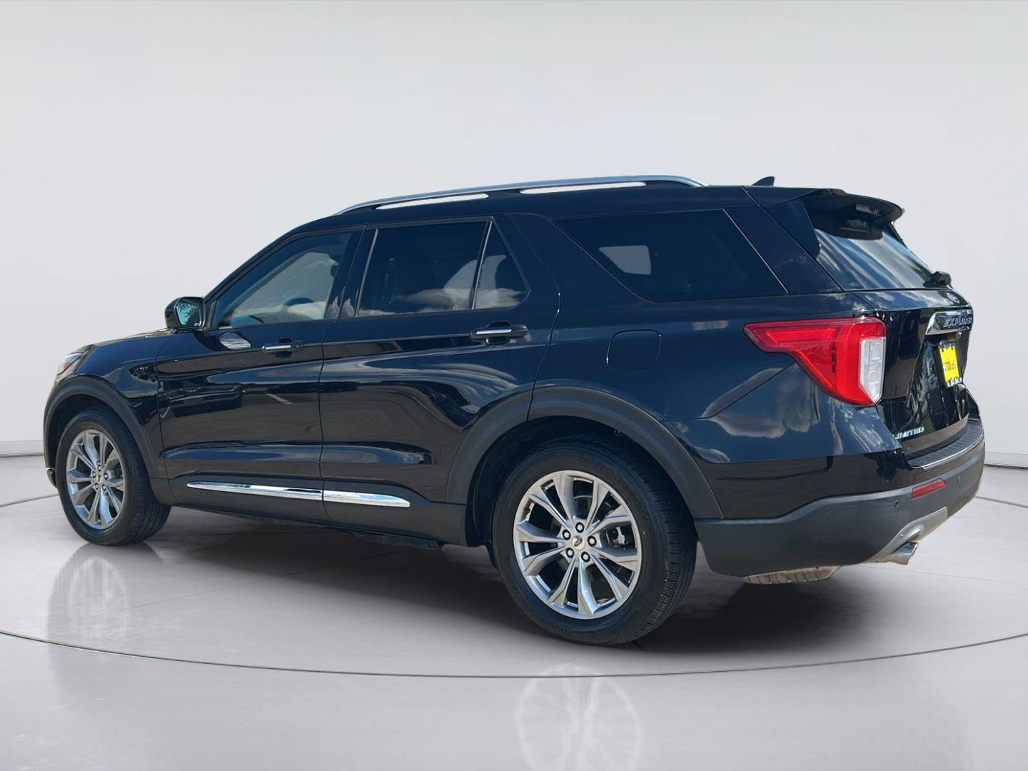 Certified 2022 Ford Explorer Limited RWD image 6
