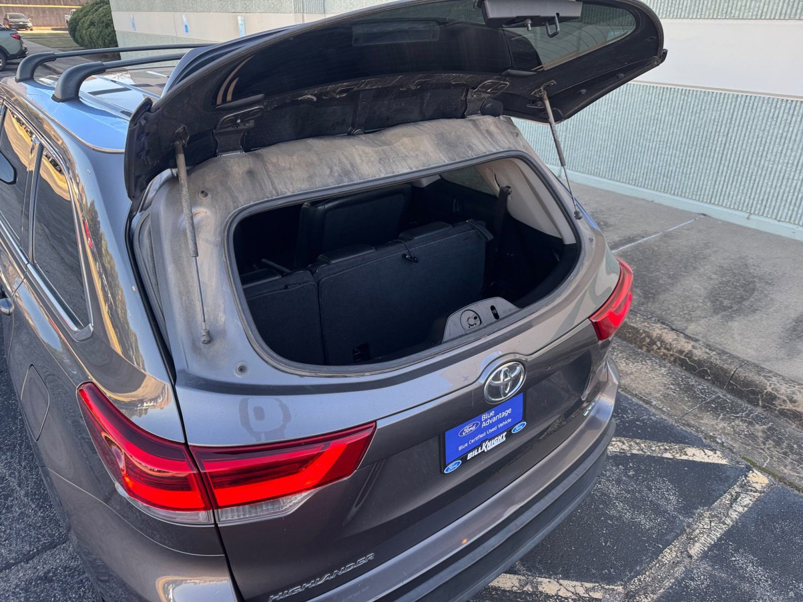 Used 2017 Toyota Highlander XLE image 16