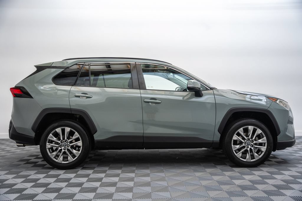 Used 2019 Toyota RAV4 XLE Premium w/ Cold Weather Package AWD/4WD image 4