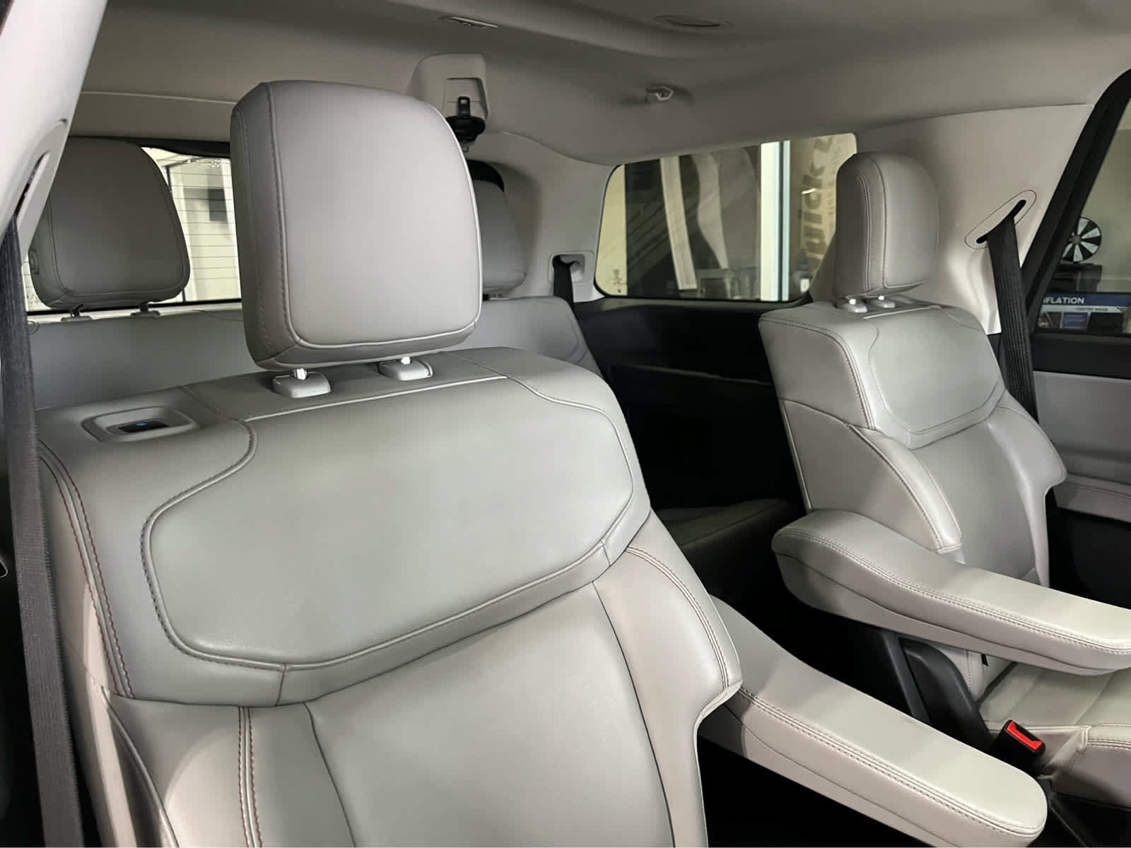 Certified 2025 Ford Expedition Active AWD/4WD image 33