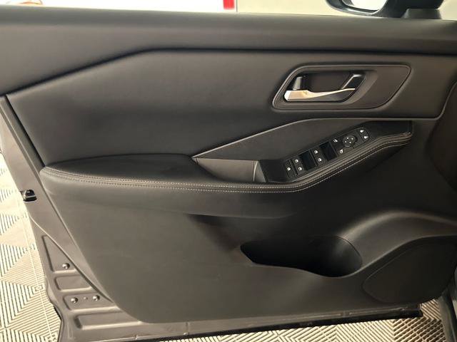Used 2024 Nissan Rogue SV FWD image 15