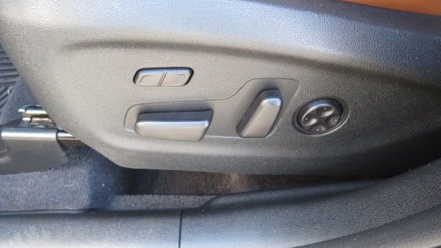 Used 2019 Kia Sorento SX image 18