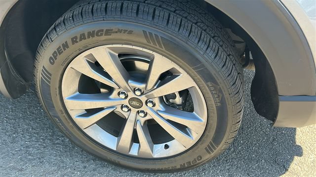 Certified 2022 Ford Explorer XLT w/ Equipment Group 202A AWD/4WD image 6