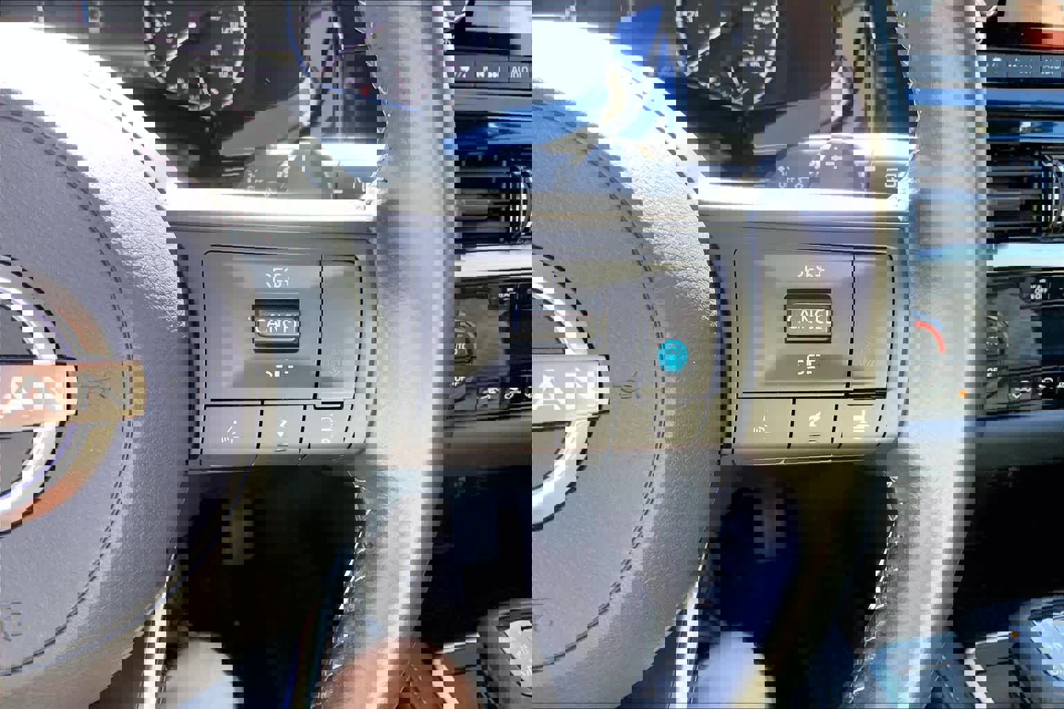 Used 2025 Nissan Pathfinder SV image 23