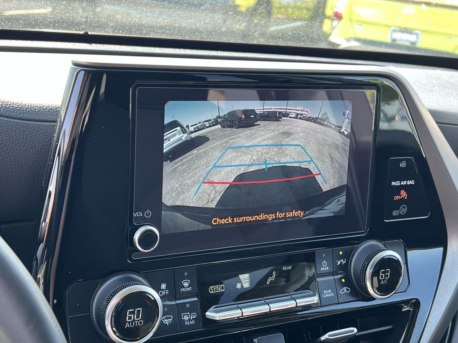 Used 2023 Toyota Highlander LE FWD image 27