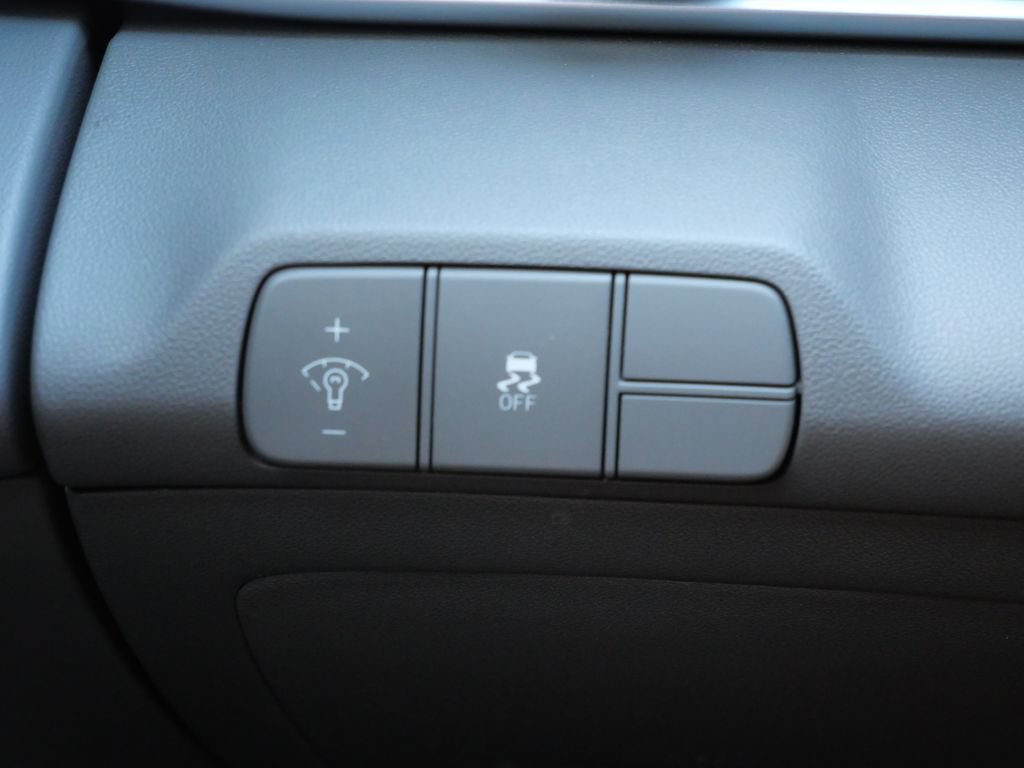 Used 2025 Hyundai Elantra SEL FWD image 24
