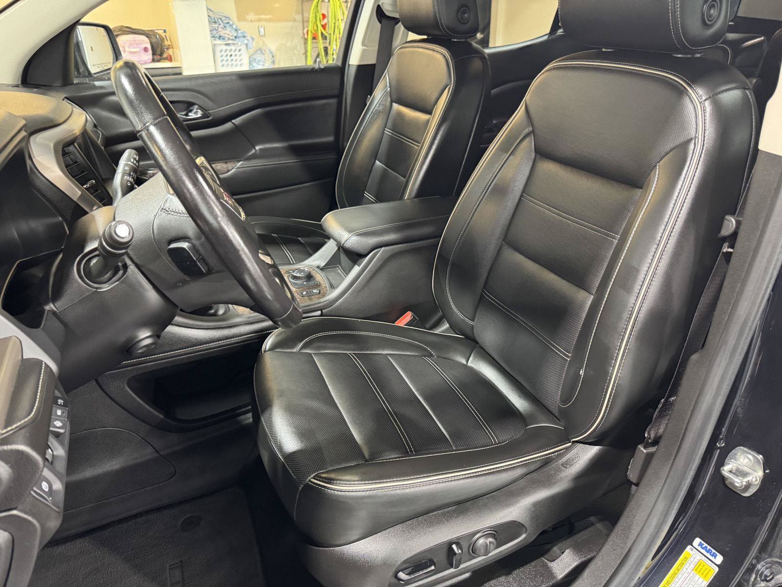 Used 2021 GMC Acadia Denali w/ Denali Technology Package AWD/4WD image 18