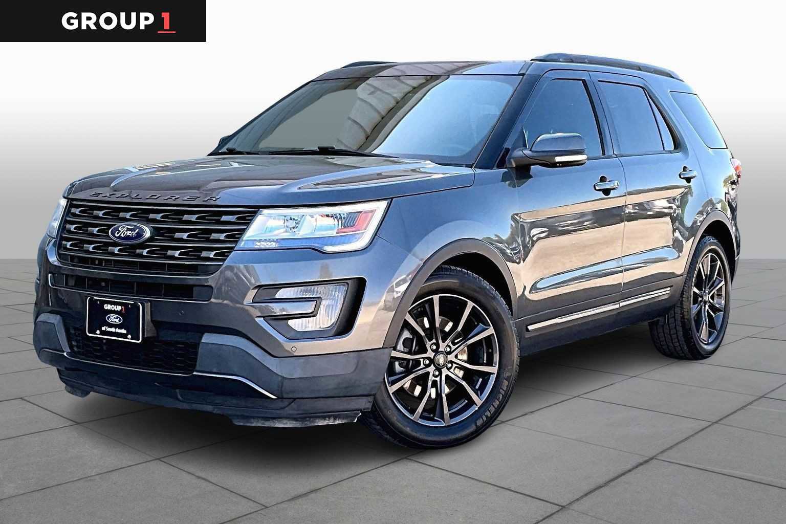 Certified 2017 Ford Explorer XLT w/ Equipment Group 202A image 5