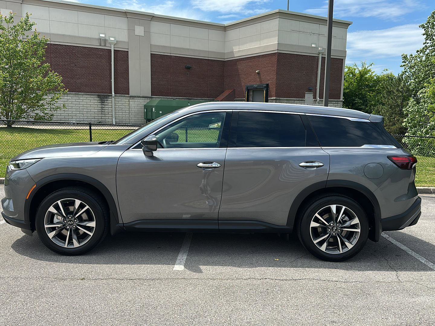 Used 2025 INFINITI QX60 Luxe FWD image 2
