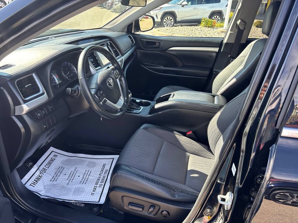 Used 2018 Toyota Highlander Plus AWD/4WD image 15
