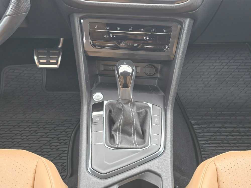 Used 2022 Volkswagen Tiguan SE R-Line FWD image 13