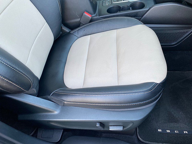 Certified 2022 Ford Escape Titanium w/ Titanium Elite Package AWD/4WD image 31