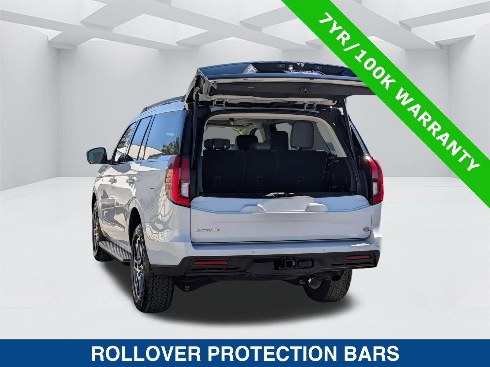 Certified 2025 Ford Expedition Active image 3