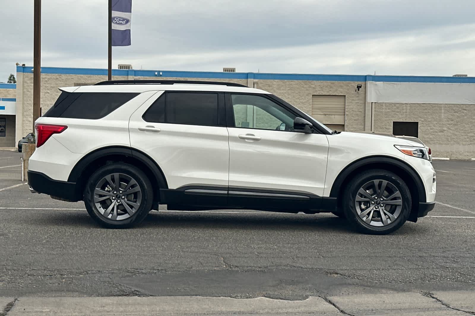 Certified 2023 Ford Explorer XLT w/ Equipment Group 202A RWD image 9