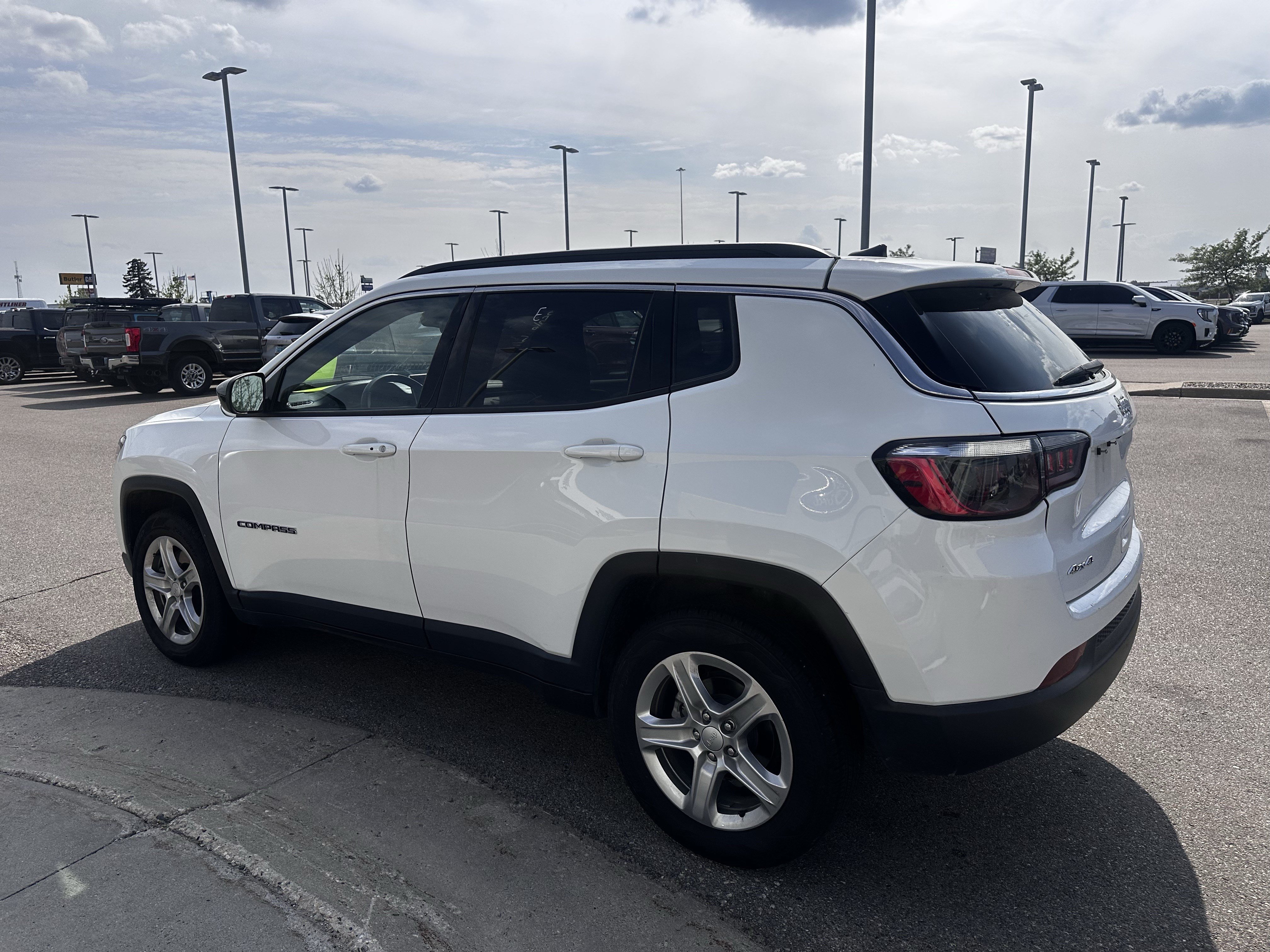 Used 2024 Jeep Compass Latitude AWD/4WD image 4
