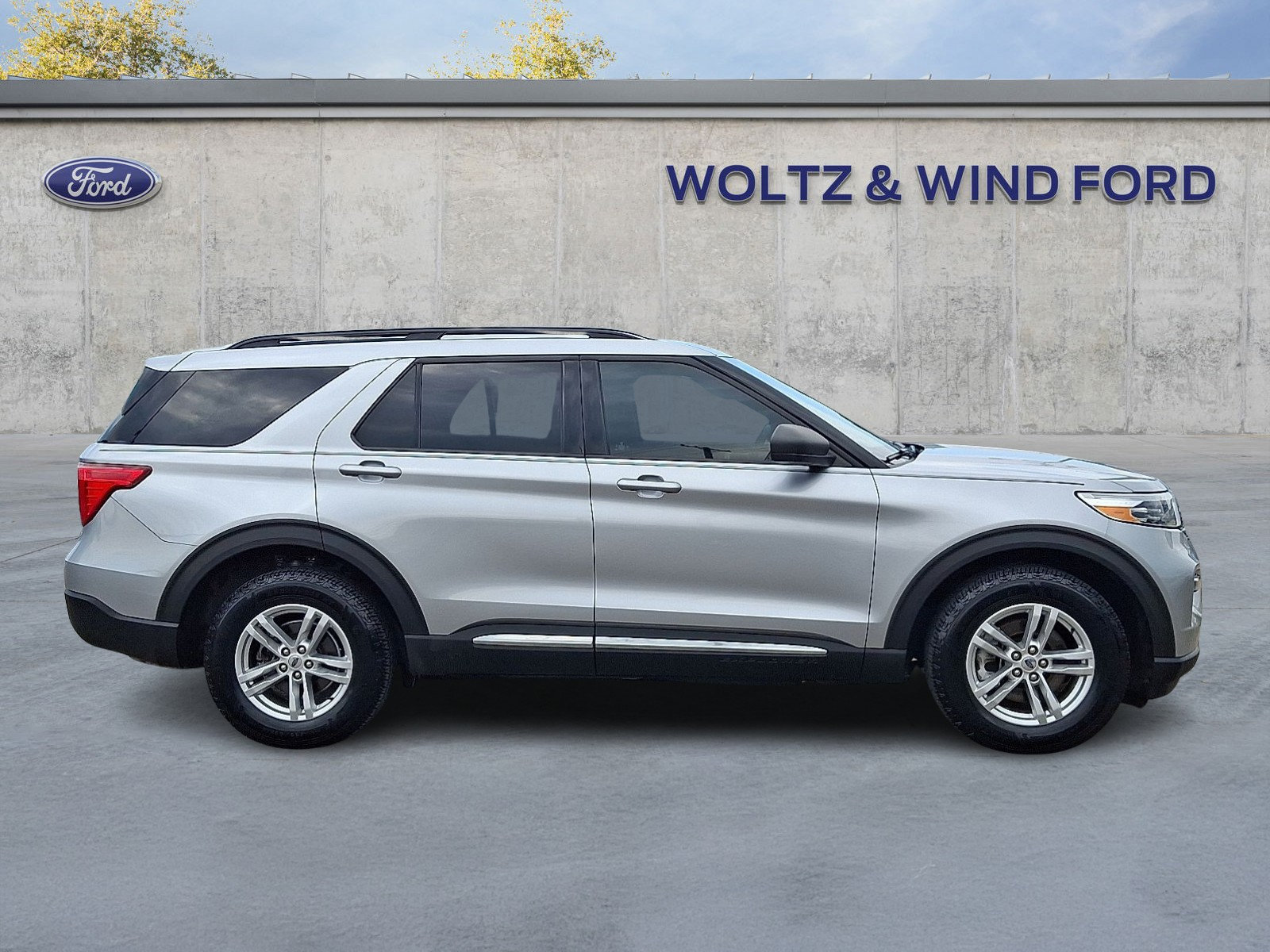 Certified 2020 Ford Explorer XLT w/ Equipment Group 202A AWD/4WD image 7