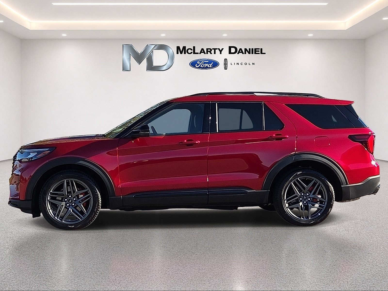 Certified 2025 Ford Explorer ST AWD/4WD image 3