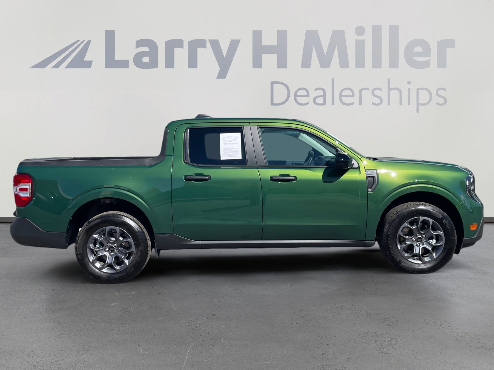 Certified 2025 Ford Maverick XLT w/ XLT Luxury Package image 6