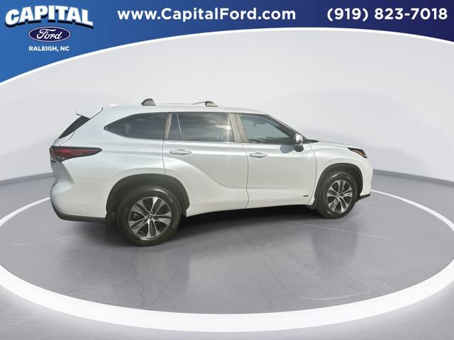 Used 2023 Toyota Highlander XLE AWD/4WD image 9