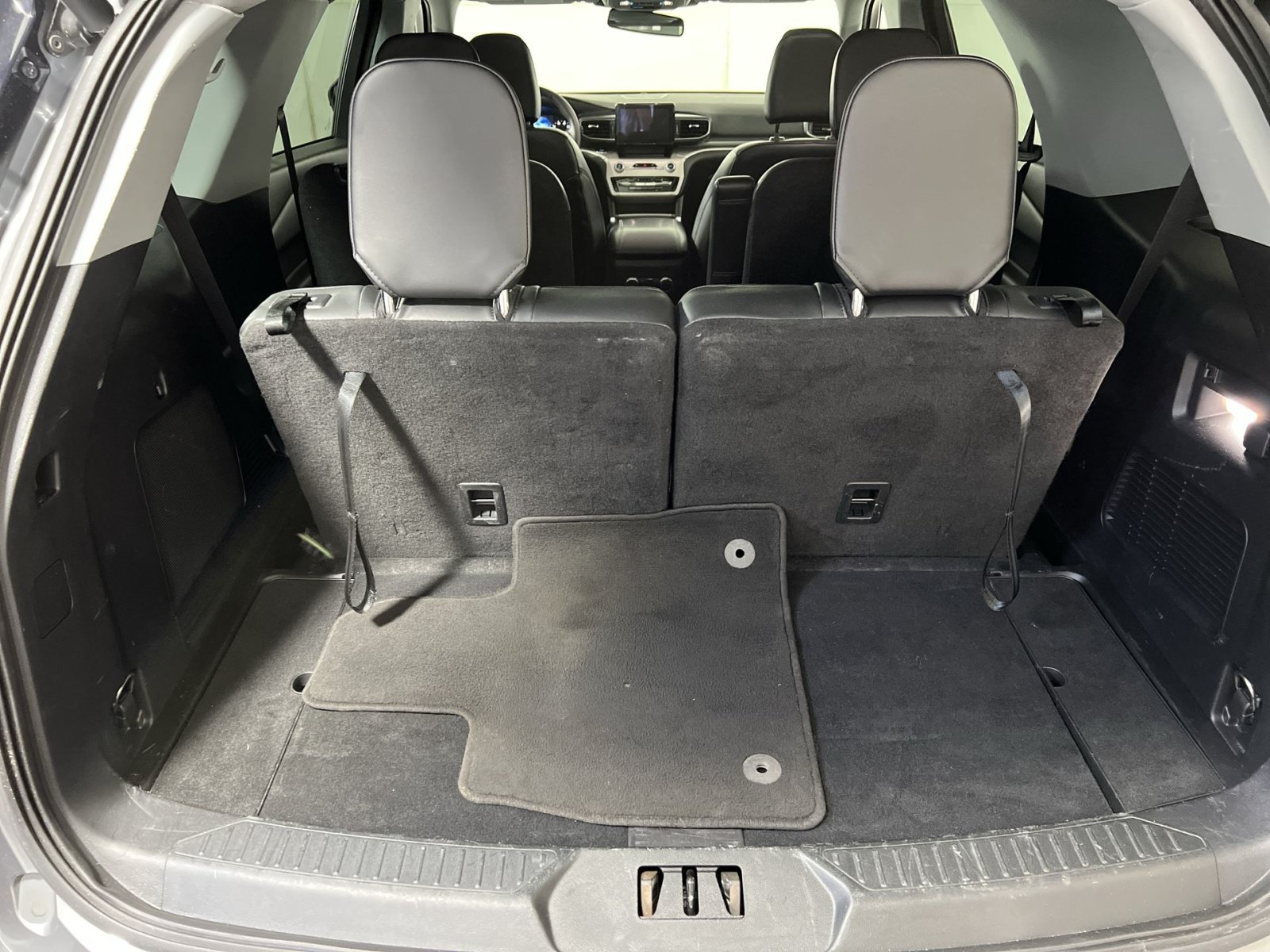 Certified 2022 Ford Explorer XLT w/ Equipment Group 202A AWD/4WD image 27
