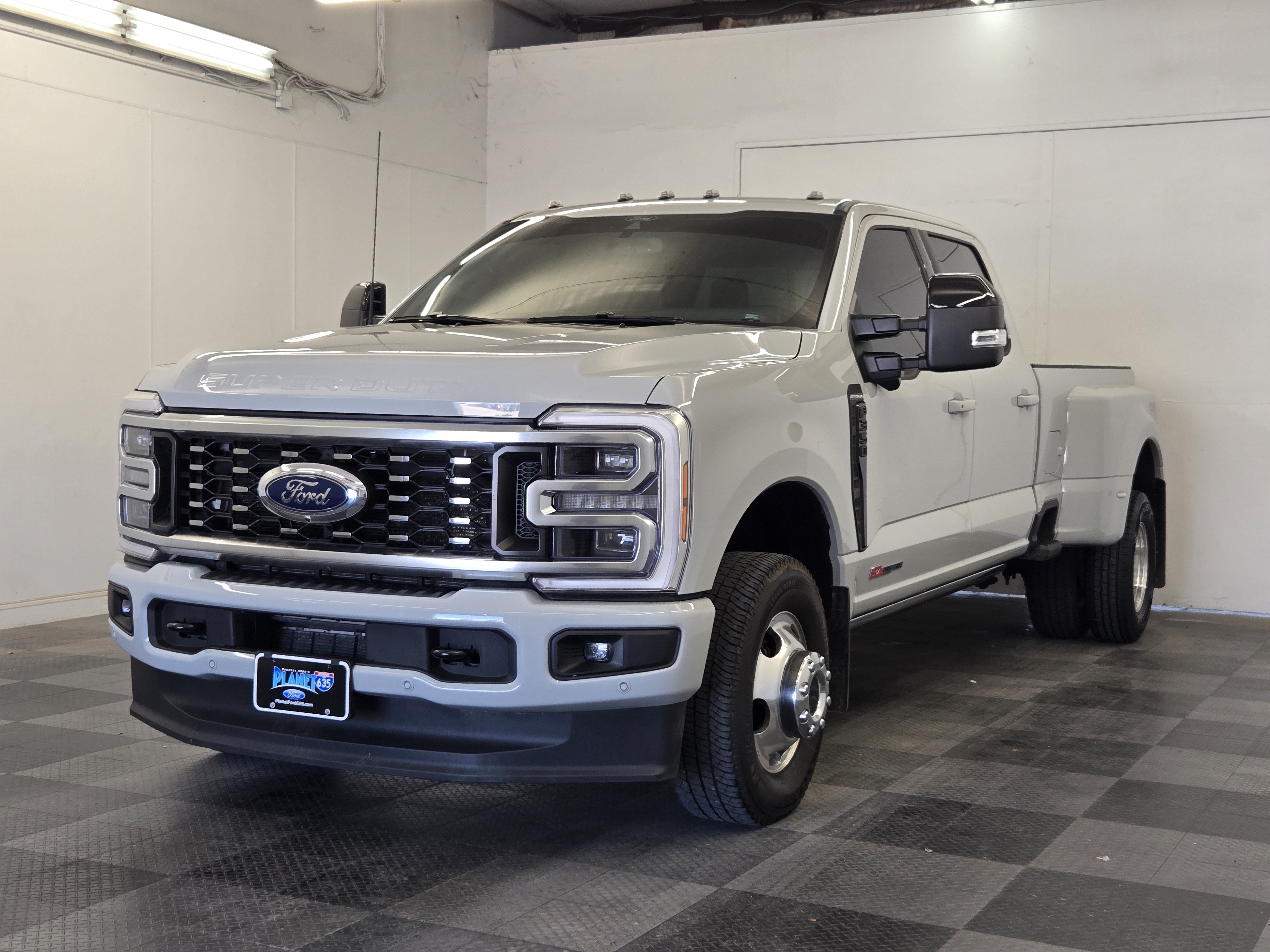 Certified 2026 Ford F350 Platinum AWD/4WD image 4