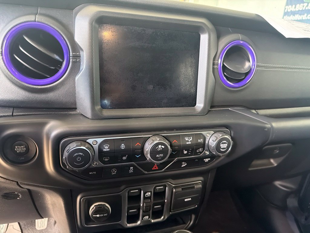 Used 2019 Jeep Wrangler Unlimited Sahara AWD/4WD image 16