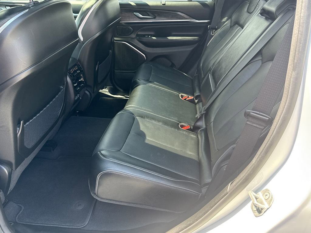 Used 2023 Jeep Grand Cherokee Overland w/ Luxury Tech Group IV RWD image 21