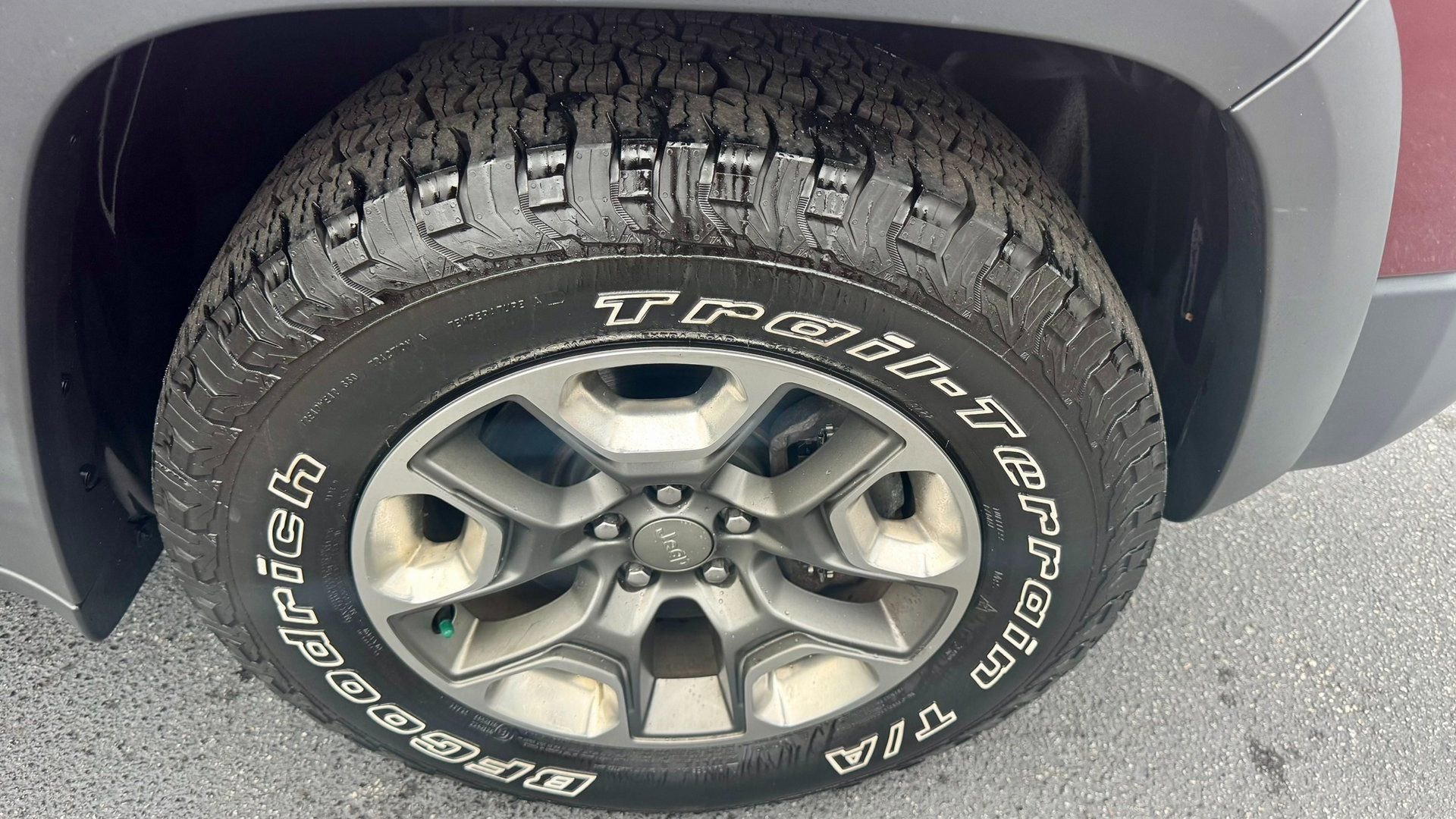 Used 2019 Jeep Cherokee Trailhawk w/ Cold Weather Group image 5