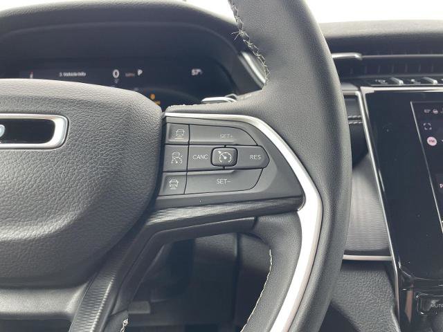 Used 2024 Jeep Grand Cherokee Laredo AWD/4WD image 14