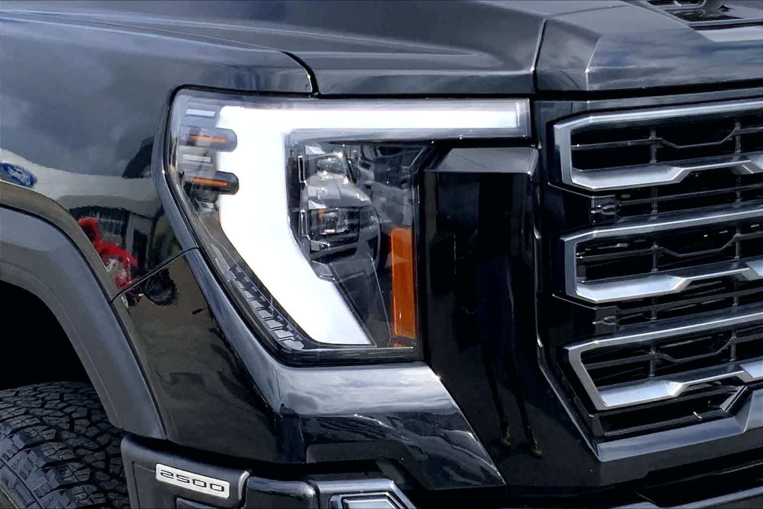 Used 2024 GMC Sierra 2500 AT4 w/ AT4 Premium Plus Package AWD/4WD image 25