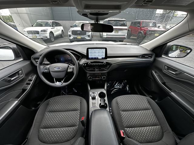 Certified 2025 Ford Escape Active w/ Cold Weather Package AWD/4WD image 16