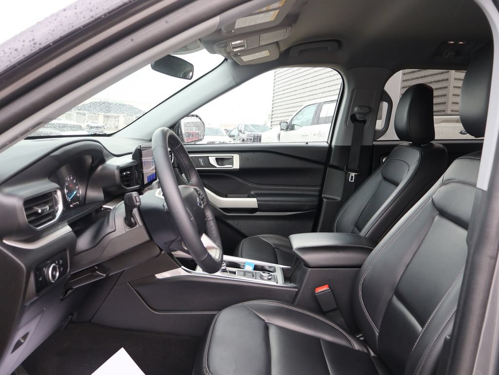 Certified 2023 Ford Explorer XLT w/ Equipment Group 202A AWD/4WD image 25