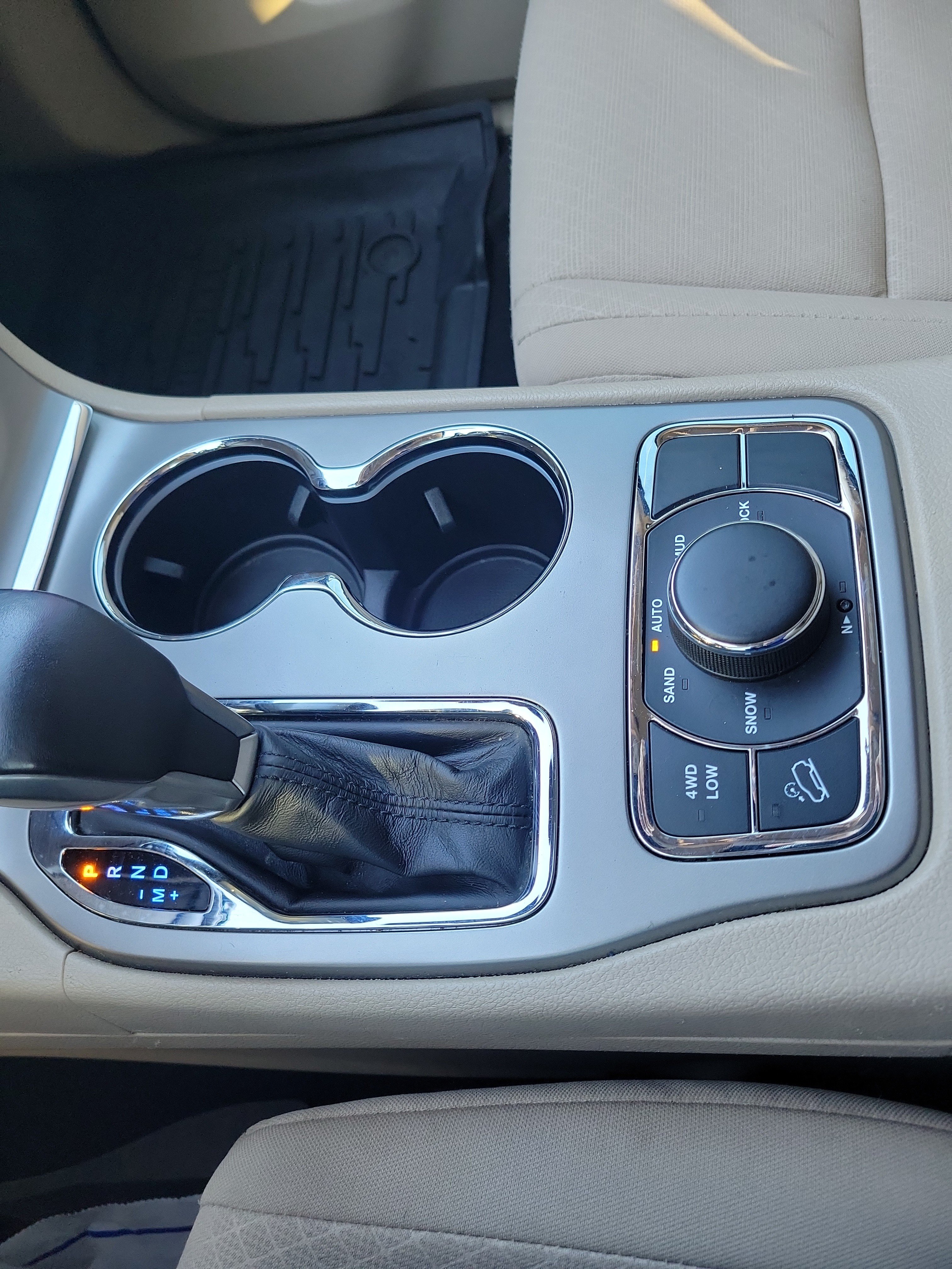 Used 2019 Jeep Grand Cherokee Laredo AWD/4WD image 19